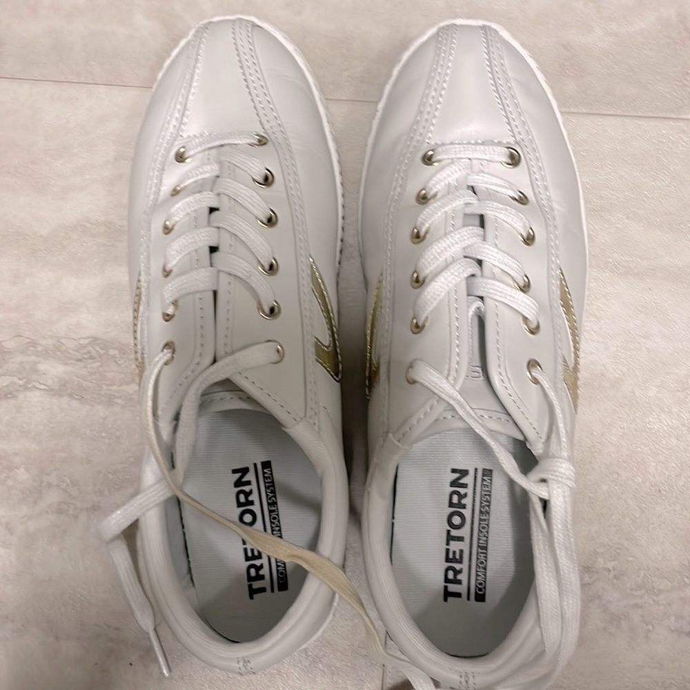 Tretorn Nylite Plus Leather Sneakers
6.5 White Champagne